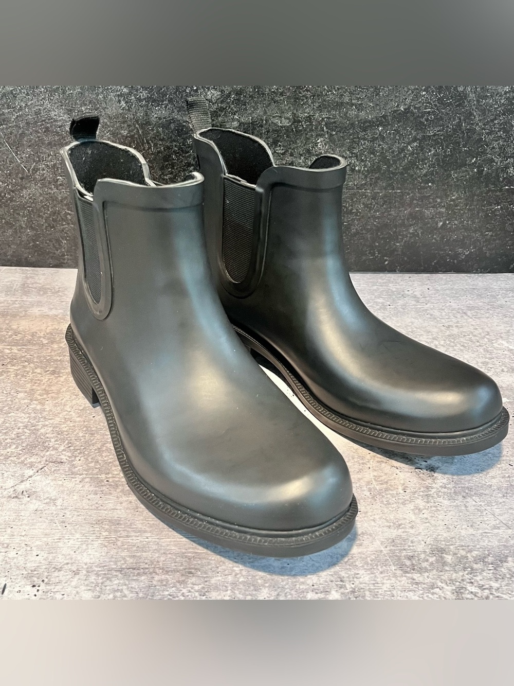 Madewell Black Rain / Water Boot, 10, Tred Sole, Pull On, Side Elastic Gores